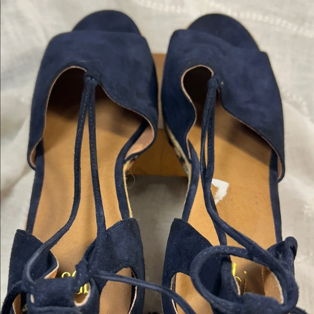 NWOT Cabi leather wedge wrap around ankle leather shoe